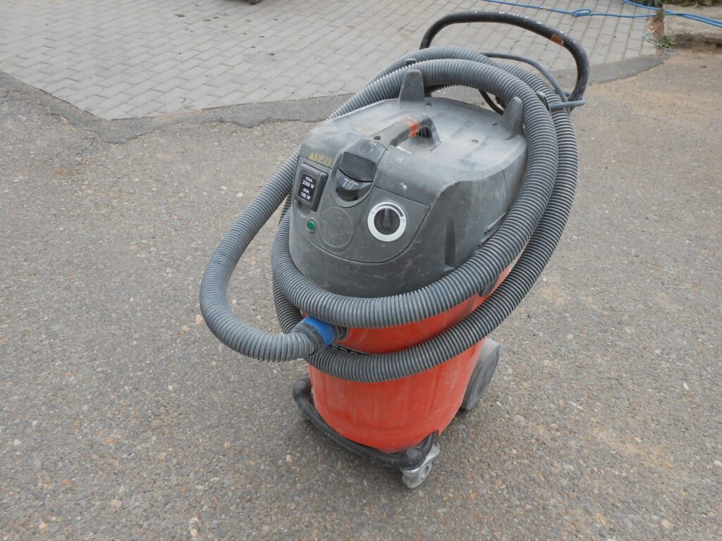 Vysávač Husqvarna DC 1400